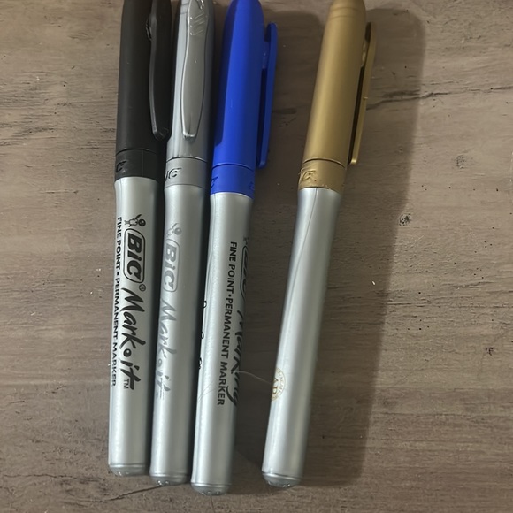 Assorted Markers - Picture 3 of 4